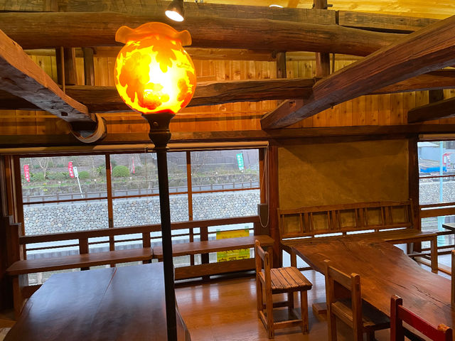 �ق����背�g���A�[�g�J�t�F