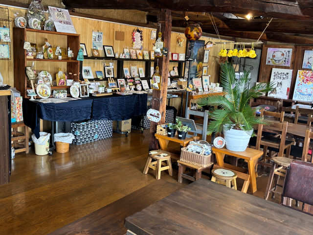 �ق����背�g���A�[�g�J�t�F