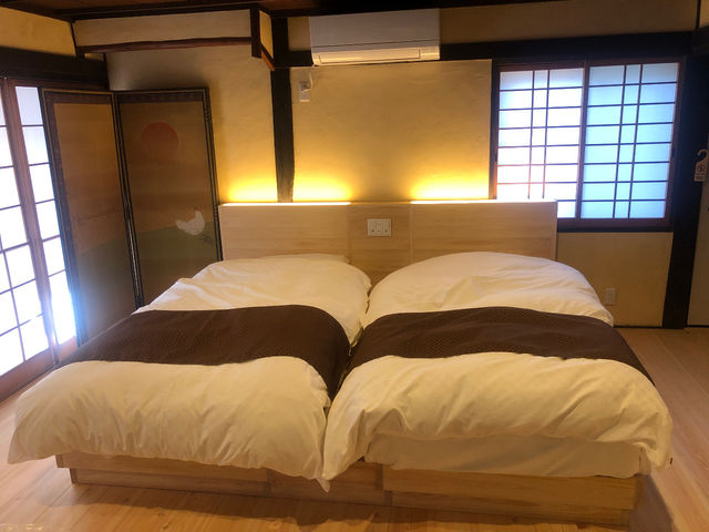 �h���{�݁w�c�\�Y�x�̃x�b�h���[���ł��B_�������� �H����