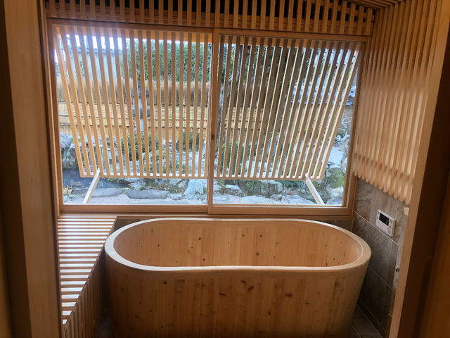 �h���{�݁w�c�\�Y�x�̕Z�\�^�̞w���C�ł��B
�V��A�ǁA���|���A���S�Ğw�̏c�i�q�ŕ����Ă܂��̂ŁA�w�̂�������ɕ�܂�Ă܂��B_�������� �H����