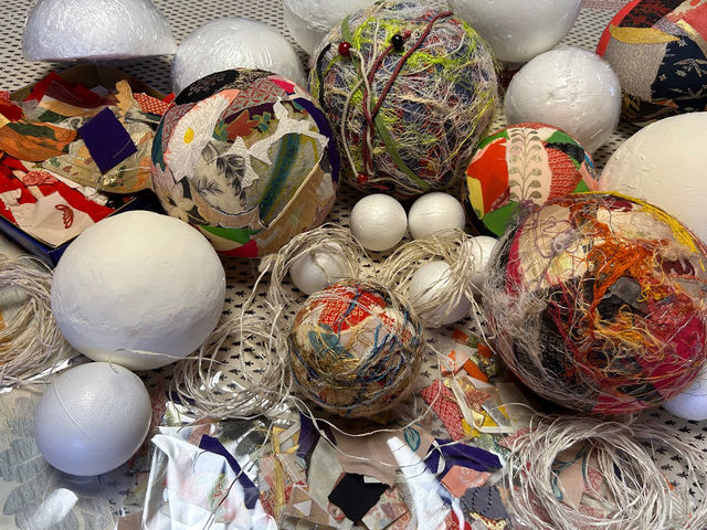 ���A�X�`���[����S�y���ɕz�⎅���ȂǂŎ��������̋ʍ��I�@�ޗ����ݗp�ӂ��܂��̂ŋA��Ɏ����A��o���܂��B_Atelier House of Clay