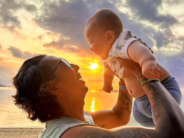 �}�����V���b�vHAPPY