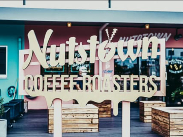 NUTSTOWN COFFEEROASTERS �i�b�c�^�E�� �R�[�q�[���[�X�^�[�Y�̎ʐ^1