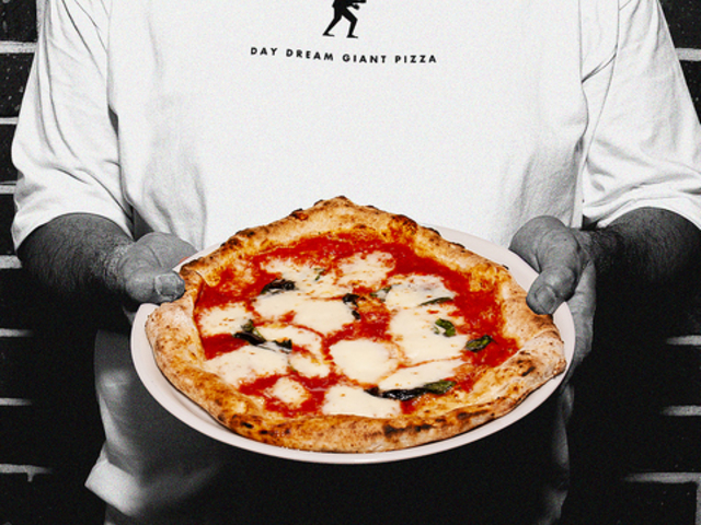 DAY DREAM@GIANT PIZZA̎ʐ^1