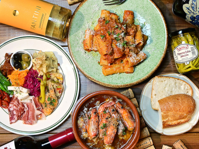 �n��dining HangOut �n���O�A�E�g�̎ʐ^1