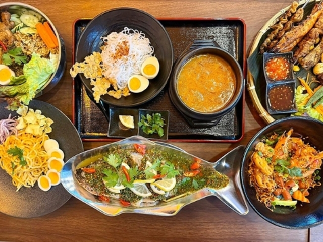 AUNG MYANMAR AE~}[ ˓X̎ʐ^1