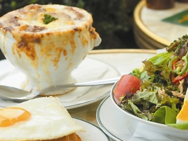 CAFE AUX BACCHANALES �I�[�o�J�i�� �~�i���A�L���X�̎ʐ^1