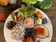 SLOW CAFE & BEER ANTIQUE �X���E�J�t�F�A���h�r�A �A���e�B�[�N�̎ʐ^1