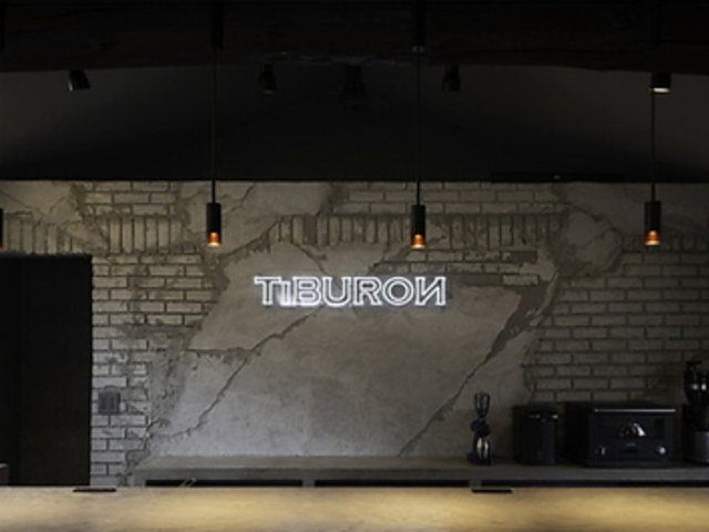 TiBURON Cafe �e�B�u�����J�t�F�̎ʐ^1
