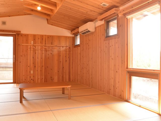 h{݂̓Re[W̃QXgnEXB2ixbhmƏ̘a2ނB_O@s{CƐ̌u