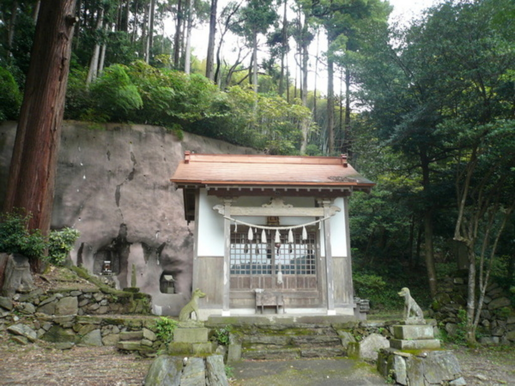岩根神社のミツバツツジ・ヤマツツジ