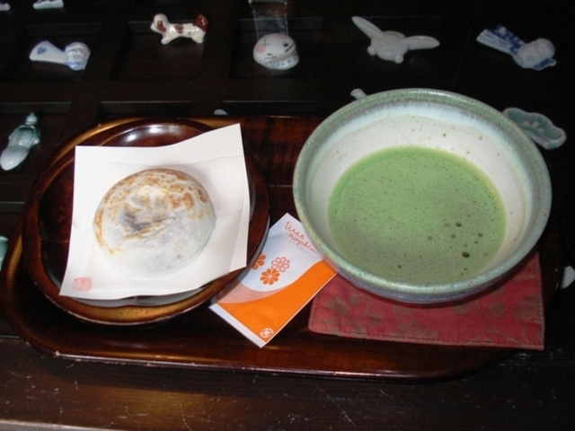 �~���}��