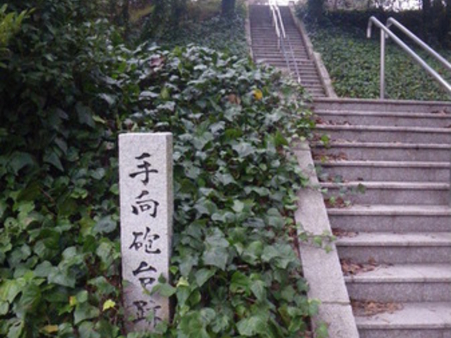 ����R����