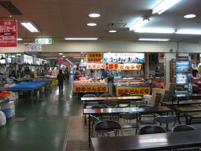 �s��̒��e�[�u���ɍ����ĐH�ׂ܂�
2008/7/18 �B�e_�a���s��