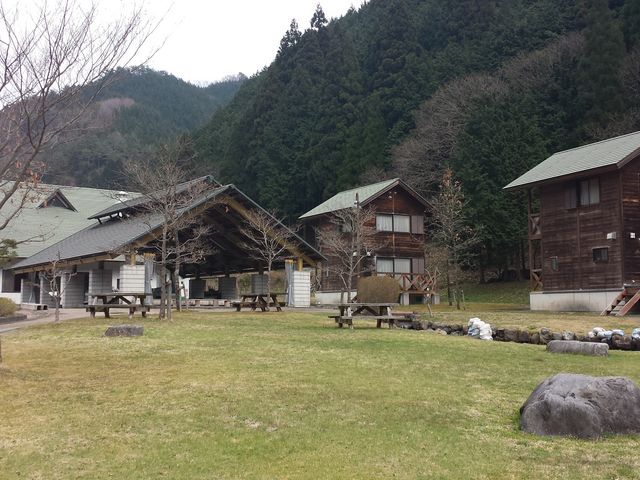 ���O�n�E�X�͂R������܂��B_�V���s�ʏ��A�E�g�h�A�X�|�[�c�Z���^�[