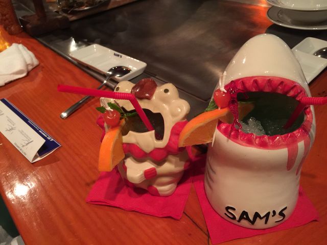 �A��ɐV�����O���X���v���[���g���Ă����_�T���Y�@�}�E�C���ےʂ�X