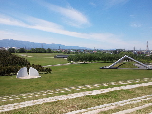 �Ⴂ���̎R�̓r������̌i�F�B_���G��������