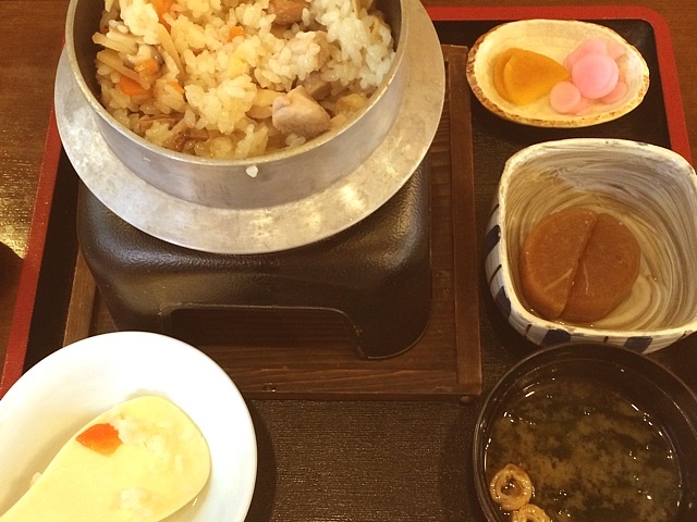 奥美濃古地鶏の釜飯!_湯元すぎ嶋