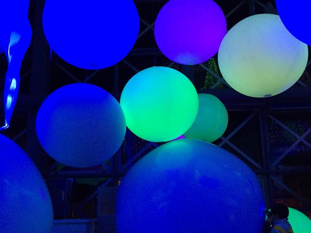 この時やっていたイベントです。光る大きなボールにこどもたち大はしゃぎ_神戸市立須磨海浜水族園