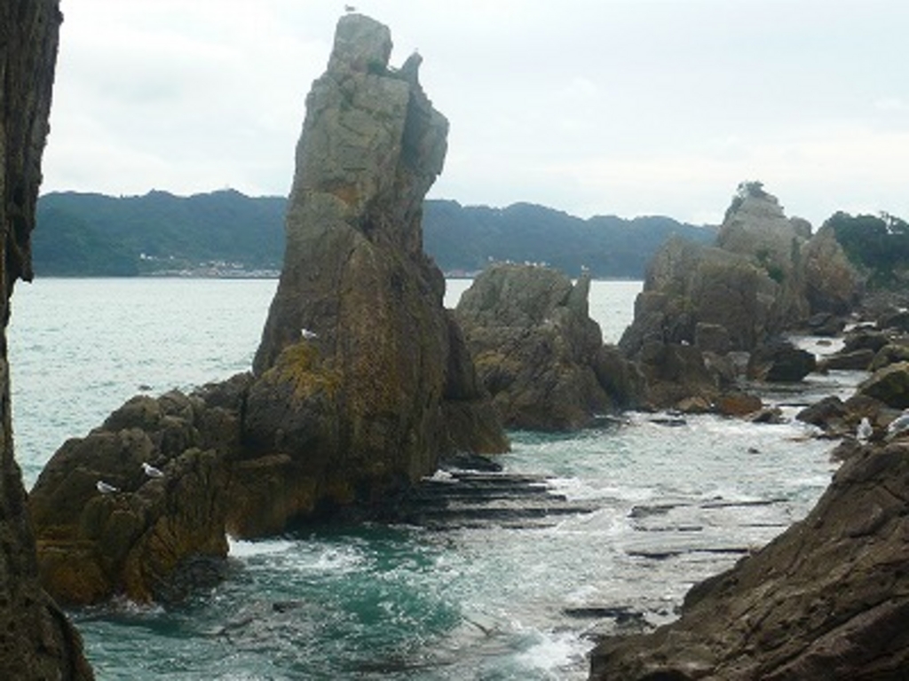 橋杭岩