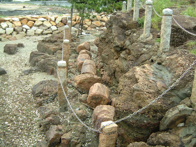 名島の檣石