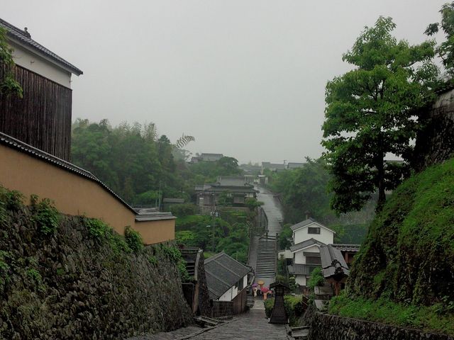 ��̏ォ��_�n�z���Ɖ��~