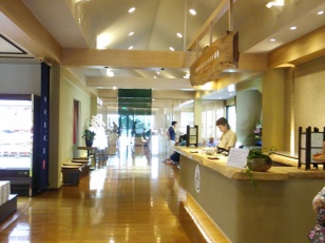 �{�ݓ���t�A���ɐH��������_���̉w�@�Í��`���̗���܂Ɓ@��܂Ɖ���₷�炬��