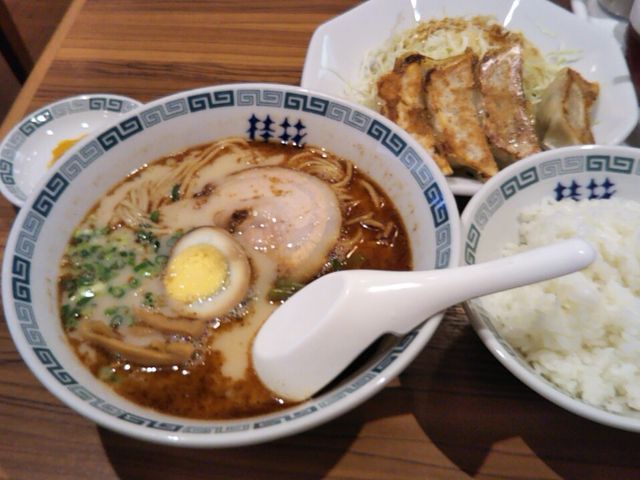 餃子定食800円(消費税込み)_熊本ラーメン桂花本店
