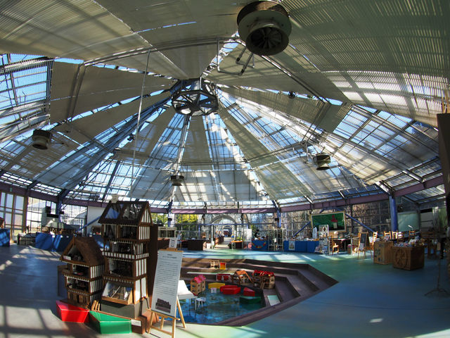 �~�`�����̑��ɉ��֑����ʘH������A�����ɂ��W����������܂�_�����h�[���n�E�X���p��