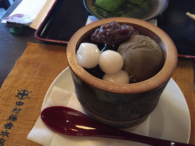 ɂ̏ɏĂقACXIIiB_g{X