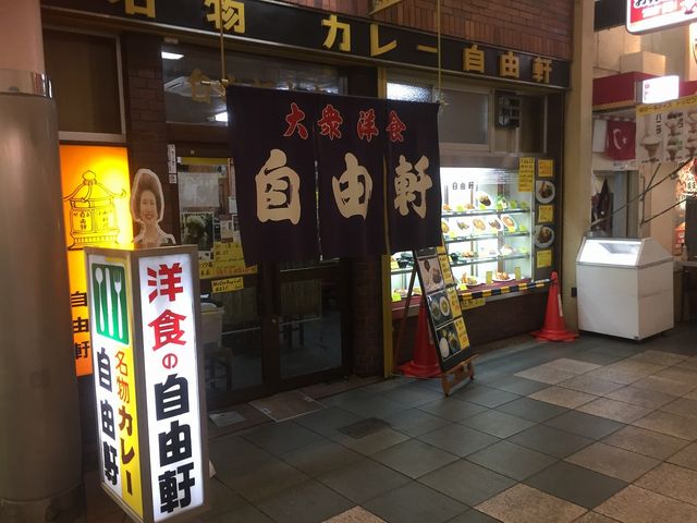 ���R��