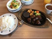 ~bVF̃Xe[L̂ǂ FJX̓eʐ^4