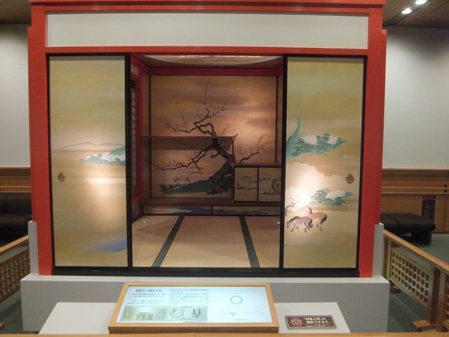 ����V�ԁB�D�̒��ɍ��ꂽ�N��ׂ̈̕����������ł��B_���쌧���~���[�W�A��