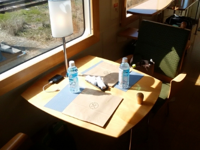 乗れば、こんな席!!_肥薩おれんじ鉄道水俣駅