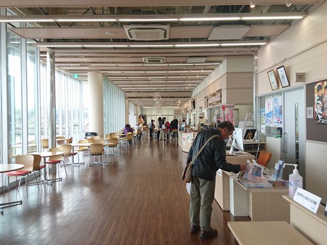 �I�V�����ȃJ�t�F���ۂ�_���̉w ���݂�҂����