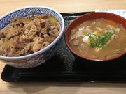 ~bVF̋g140ԉC^[X̓eʐ^2