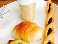 �݁[�܂܂���̃��E�t�@�~�[���E�����{�X�ւ̓��e�ʐ^1