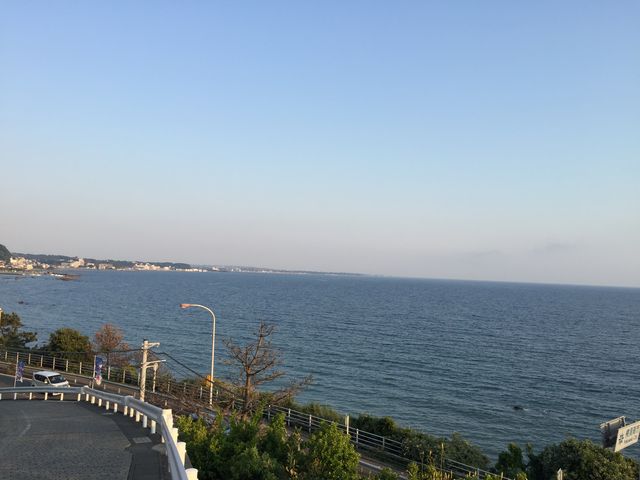 ���H�̐X�̍⓹���猩���i�F_���҃���E��l�C������