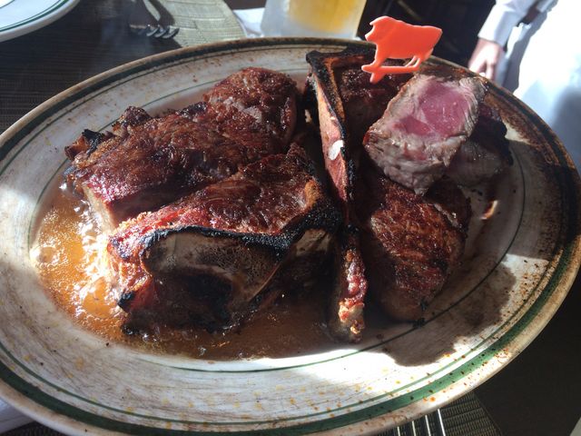 䂫Wolfgang Puck cafe Z{؃ArX̓eʐ^1