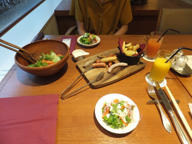 �X���������߂̂Q�i�F�T���_�ƃ\�[�Z�[�W�E�|�e�g�̐��荇�킹_���X�g���� �����B�G�[��