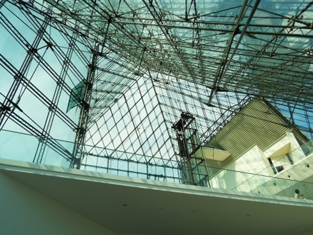 �K���X�̃s���~�b�h�̒�_���G��������