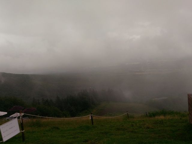 �����e���X����̌i�F�B�����ɂ��A�J�ł����B_�T�����h�E�Y�@���E�����X�L�[��