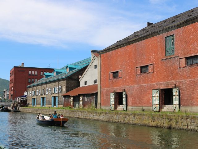 �^�͉����̑q��_�^�͂ƐΑ��q�ɌQ