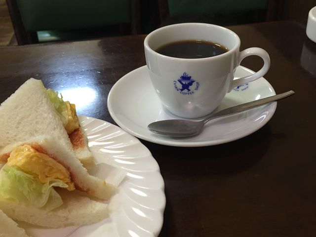 ThCb`̃Zbg܂_EVIAN@COFFEE@SHOP