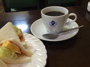 䂫ȂEVIAN@COFFEE@SHOP̓eʐ^1