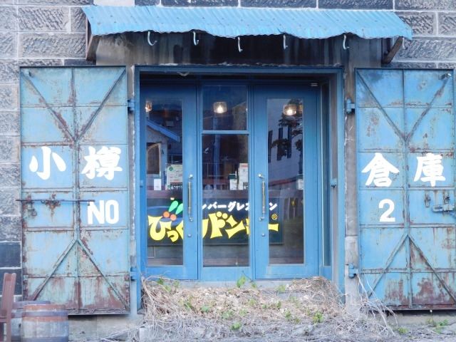 �q�Ƀh���L�[_�^�͂ƐΑ��q�ɌQ