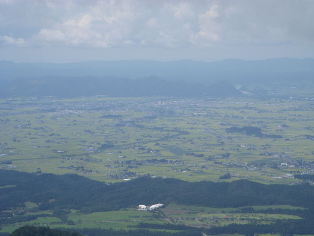 �R������͉���~�n���ቺ�Ɍ����܂��B��Ȃ̊X�ł��B_�^���x