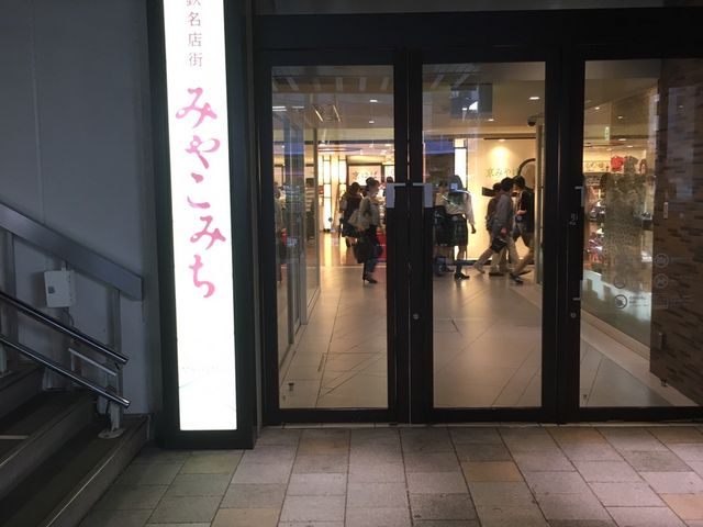 悵CAFFE CIAO PRESSO s݂₱݂X̓eʐ^1