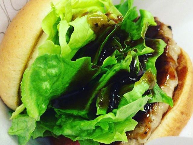 ��؂����Ղ�_���X�o�[�K�[��ё�{�X