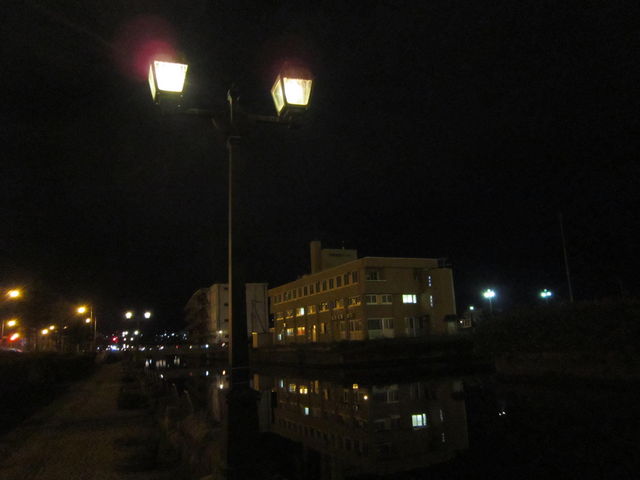 �^�͂̃K�X��
_�^�͂ƐΑ��q�ɌQ